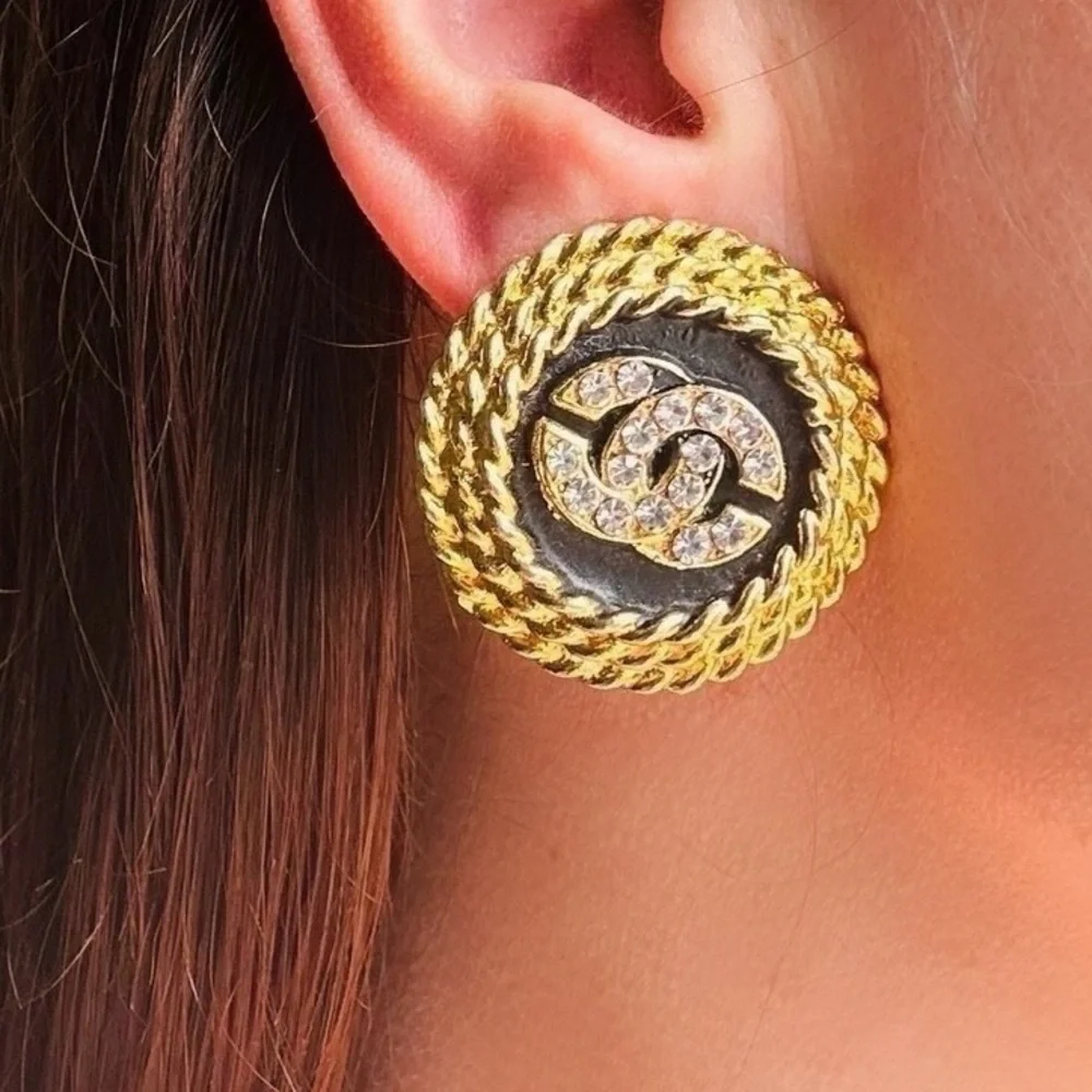 Like New ✨CHANEL vintage gold plated earrings ,crystal CC.